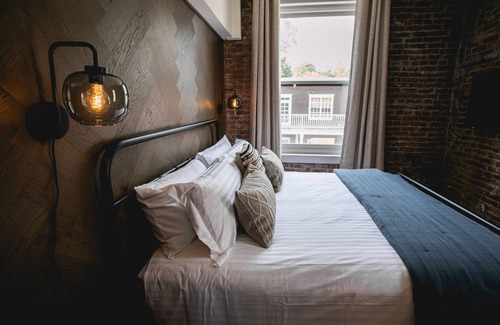 Jacksonville Hotel | Jacksonville Inn Room #5: Luxurious 1 BR King Guest Room. Walkable to the Britt Festival, downtown shops, and wine tasting rooms. Experience historic charm with modern comfort!