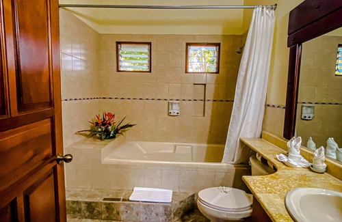 Quebrada Seca Hotel | Jaco Hotel Docelunas