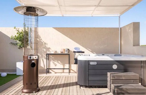 Casuzze Apartment | {Jacuzzi} 3 min from the beach between Marina di Ragusa and Punta Secca