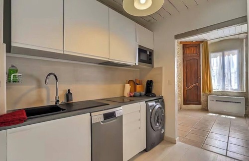 Faubourg Apartment | Jacuzzi and charm for 2 in the city