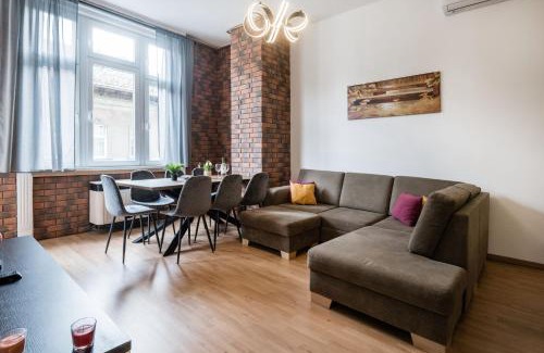 Erzsebetvaros Apartment | Jacuzzi and privacy with 2 balconies and FREE garage