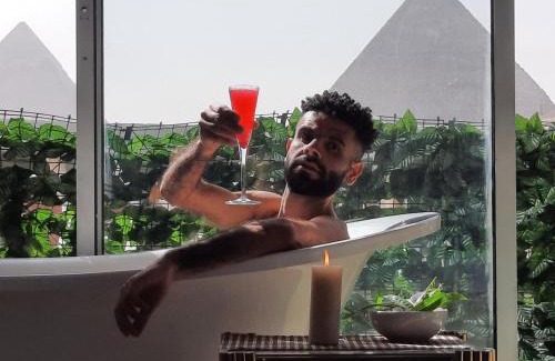 Al Haram Apartment | Jacuzzi pyramids view