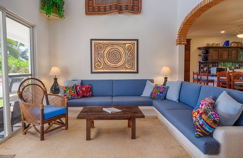Akumal Villa | Jade Bay classic beachfront villa with pool, AC and WiFi!