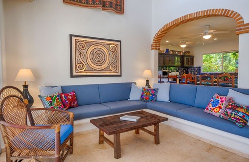 Akumal Villa | Jade Bay classic beachfront villa with pool, AC and WiFi!