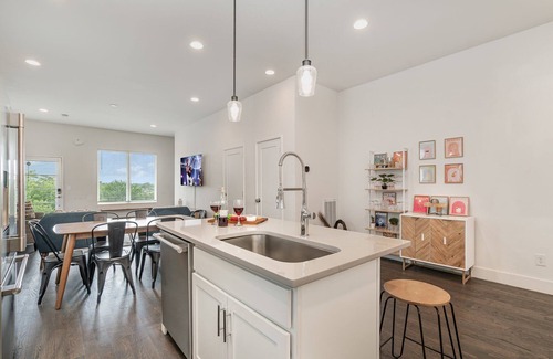 Talbot's Corner Cottage | Jade - Private Patio and Balcony - Near Germantown