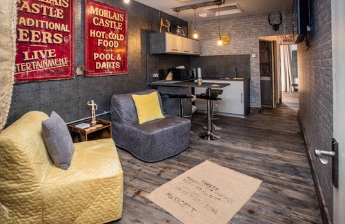 Dowlais Apartment | James' Place Dowlais Self Catering Studio 1 Butty