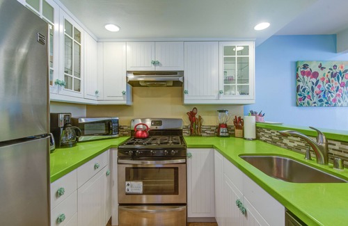 Hermosa Village House | Jan 4-10/GVH2/Shortest Walk2Disney+Stylish+Wifi+Netflix+Parking+