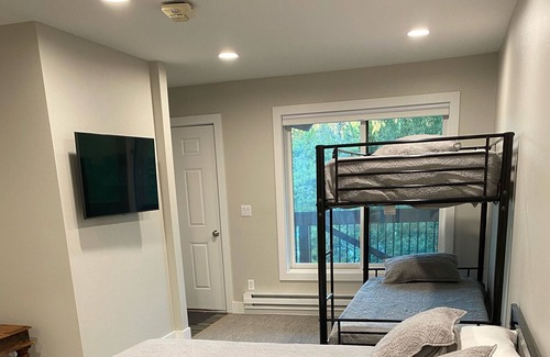 Peak 9 Condo | JAN SALE 5 min to walk to Downtown & Quicksilver lift, Hot Tub/Pool Sleeps 12