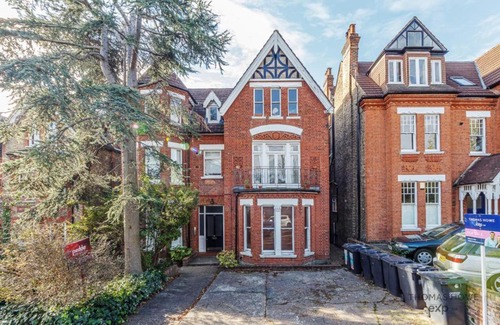 South Norwood Apartment | Janeen’s Flat at Crystal Palace