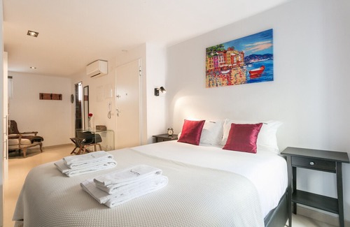 Lisbon Old Town Apartment | Janelas Verdes Lovely Studio I