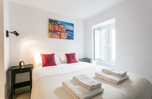 Lisbon Old Town Apartment | Janelas Verdes Lovely Studio I