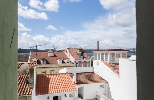 Lisbon Old Town Apartment | Janelas Verdes Lovely Studio IV