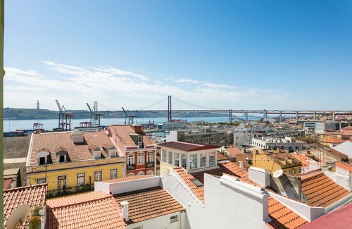 Lisbon Old Town Apartment | Janelas Verdes Lovely Studio V