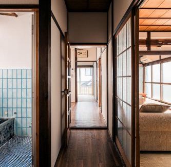 Yokosuka Apartment | Japanese Local House - 奥葉山の一棟貸しの隠れ家宿 - 静かな縁側と和室