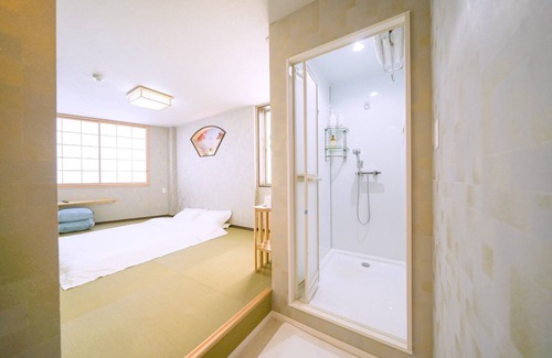 Konohana Hotel | Japanesestyle quadruple room close to Nishikujo /Osaka Ōsaka