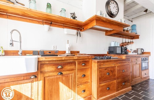 Tauves House | Jardin des Roses - Anémone