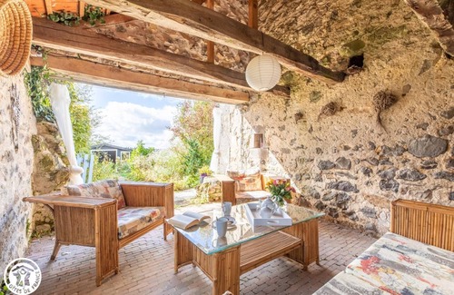 Tauves House | Jardin des Roses - Anémone