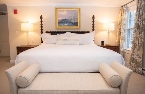 Nantucket Town Bed & Breakfast | Jared Coffin House