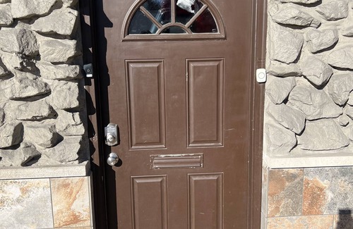 Austin Apartment | JaRes’ Place newly renovated centrally located in the heart of Chicago/Galewood