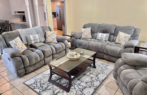 Gulfport House | JasJax Palace: Beach, Mall, Casino & Shop - Your Decked-Out Getaway!