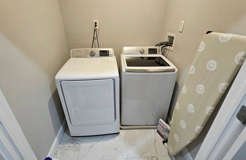 The Heights Apartment | Jersey city + 4 car parking 20 min Time Square