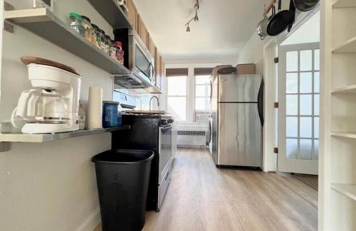 Historic Downtown Apartment | Jersey City Best, Minutes to NYC 3rd floor