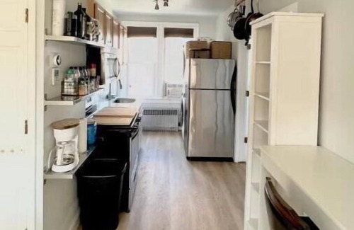 Historic Downtown Apartment | Jersey City Best, Minutes to NYC 3rd floor