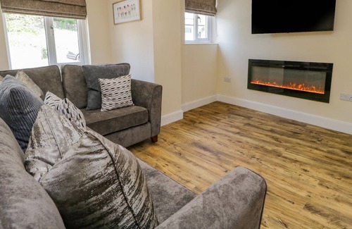 Lindale House | JESDENE, family friendly, with a garden in Grange-Over-Sands