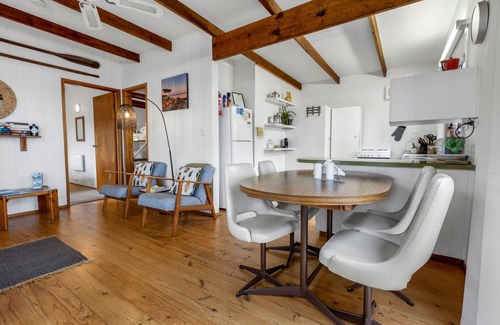 Nungurner House | Jetty View: Rosella Cabin - Feel a sense of nature in this rural environment