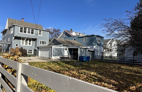 Northern Lower Peninsula Apartment | Jimmy's Beach House "B" Located just 1 block from Ludington's city beach.