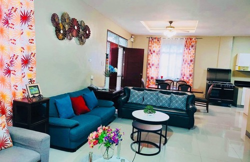 Daet House | JimmyDi Sweet Home- With swimming pool, close to everything-12 min to the beach.