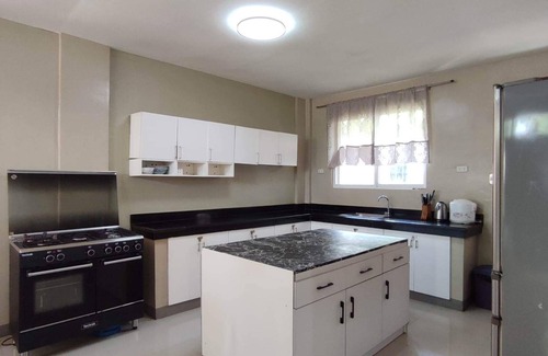 Daet House | JimmyDi Sweet Home- With swimming pool, close to everything-12 min to the beach.