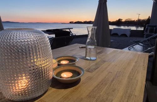 Privlaka Apartment | Jimmys Beach Privlaka direkt am Meer und beheiztem Pool