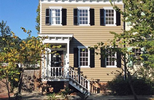 Beach Institute House | Jingle Bells Square House-Historic District-Working Fireplaces-Screened Porch