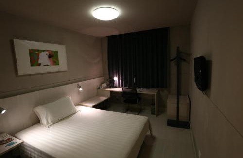 Jiangxia District Hotel | Jinjiang Inn Wuhan Optical Valley Finance Habour
