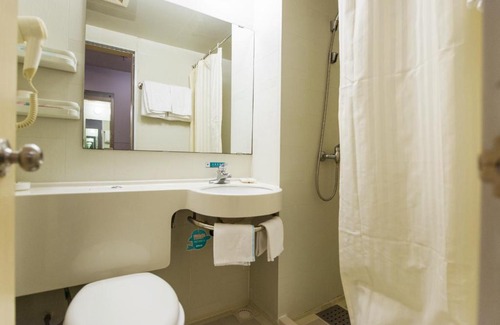 Jinghu District Hotel | Jinjiang Inn - Wuhu High-Speed Railway West Station