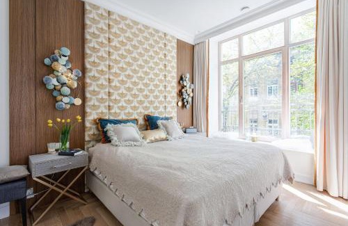 Old Town Apartment | Jogailos Residence peaceful Old Town luxury 3 bdr, 2 bthr, FREE GARAGE, top-speed WIFI