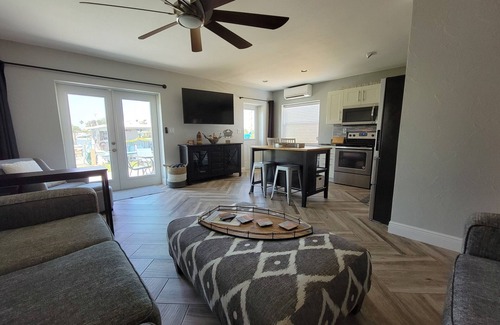 Madeira Beach House | Johns Pass Fisherman's Cove & Cottage