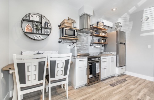 Madeira Beach Apartment | Johns Pass Studio # 1 Fisherman's Cove and Cottages