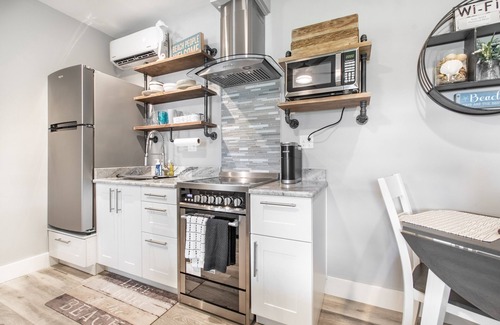 Madeira Beach Apartment | Johns Pass "Studio 2" Fisherman's Cove and Cottages