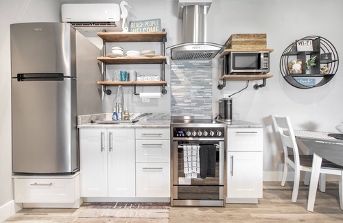 Madeira Beach Apartment | Johns Pass "Studio 2" Fisherman's Cove and Cottages