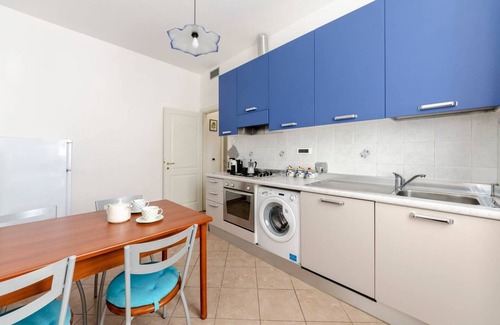 Pre House | JOIVY Band House di Fronte al Terminal Traghetti