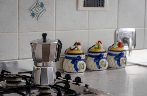 Pre House | JOIVY Band House di Fronte al Terminal Traghetti