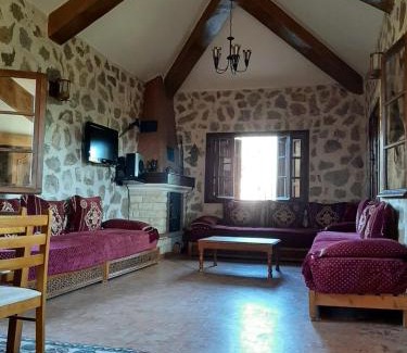 Tigrigra House | Joli Chalet dans une ferme Pour familles exclusivement près ifrane