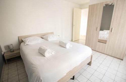 La Couronne Apartment | Joli T2 rénové/WIFI/Grand parking privé