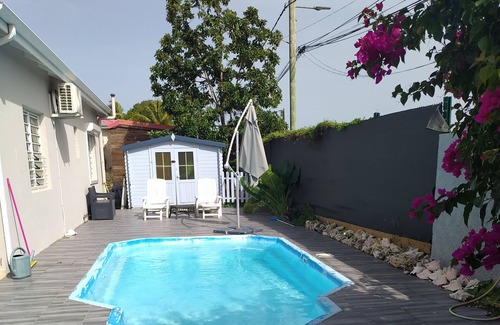Dubedou House | Jolie Maison Avec Piscine a Louer a Saint François le Mois D'août