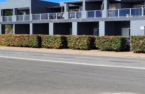 Sussex Inlet Apartment | Jopen Motel Unit 6 - In the heart of town