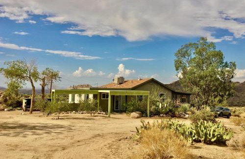 Joshua Tree Highlands House | Joshua Tree Dream Weaver hot tub & National Park