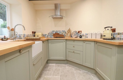St Austell Cottage | JOSIE, pet friendly, character holiday cottage in Pentewan