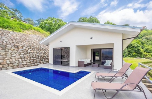 Mercedes Apartment | Journeys End-stunning Views In Gated Community
